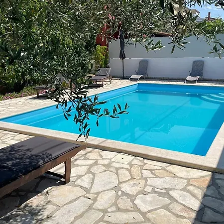 Apartment Family-friendly With Swimming Pool Novigrad - 25170